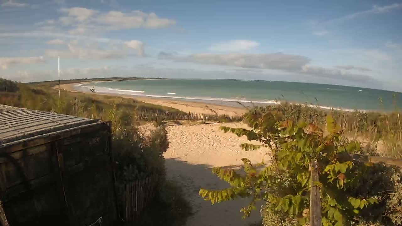 Saint-Denis-d'Oleron  Plage des Huttes Surf Beach Live Cam  - Rochefort, Charente-Maritime, Nouvelle-Aquitaine, France 