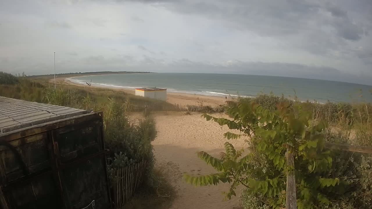 Saint-Denis-d'Oleron  Plage des Huttes Surf Beach Live Cam  - Rochefort, Charente-Maritime, Nouvelle-Aquitaine, France 