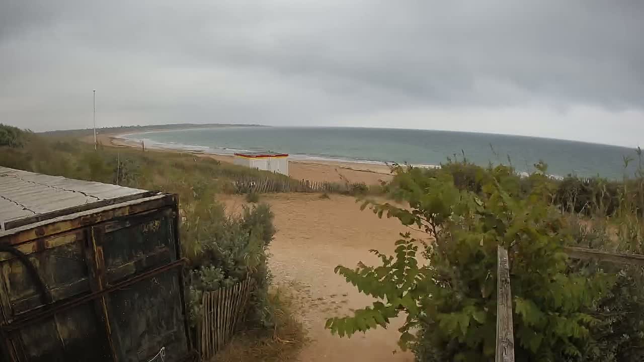 Saint-Denis-d'Oleron  Plage des Huttes Surf Beach Live Cam  - Rochefort, Charente-Maritime, Nouvelle-Aquitaine, France 