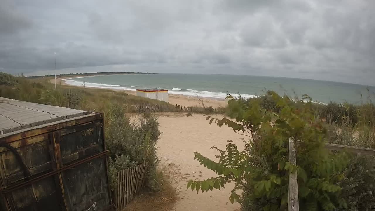 Saint-Denis-d'Oleron  Plage des Huttes Surf Beach Live Cam  - Rochefort, Charente-Maritime, Nouvelle-Aquitaine, France 