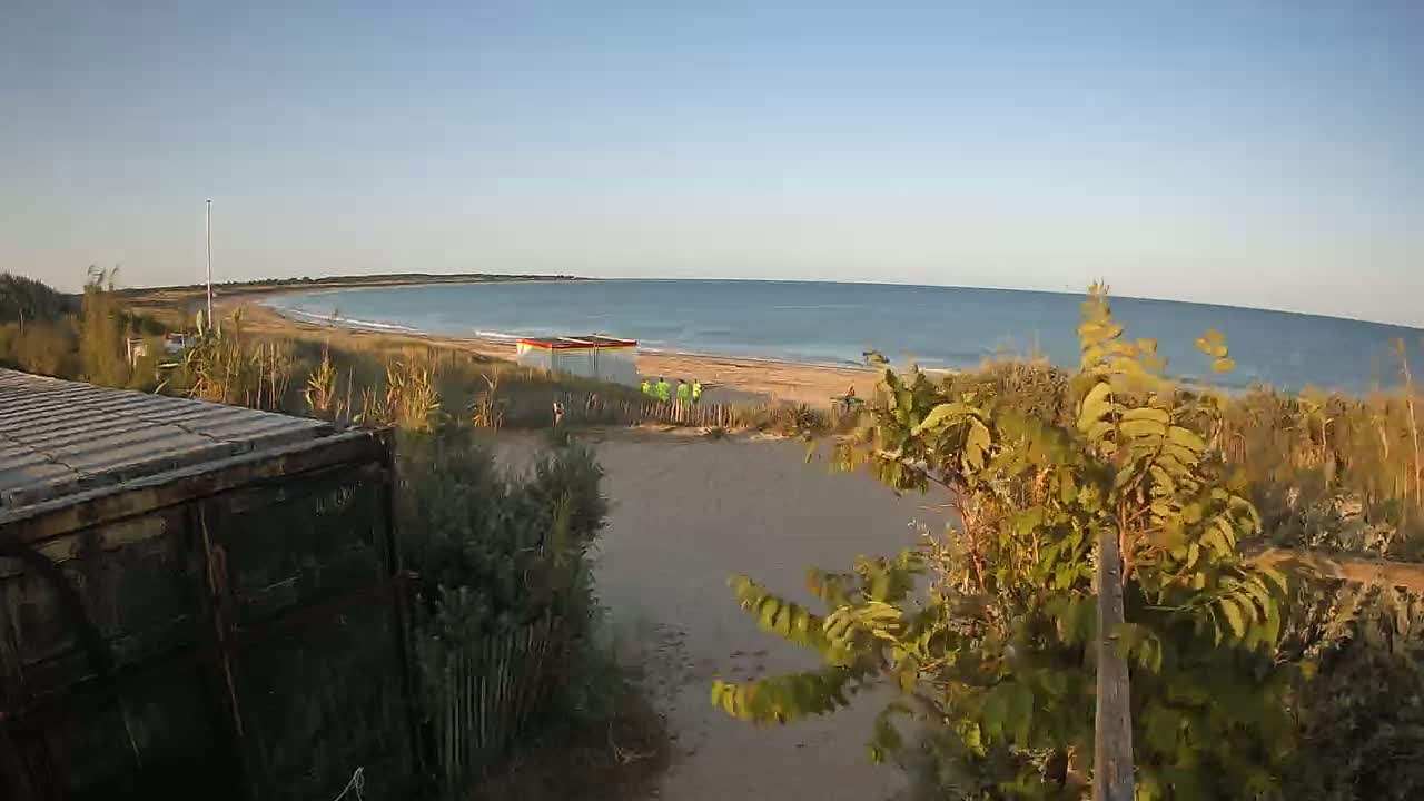 Saint-Denis-d'Oleron  Plage des Huttes Surf Beach Live Cam  - Rochefort, Charente-Maritime, Nouvelle-Aquitaine, France 