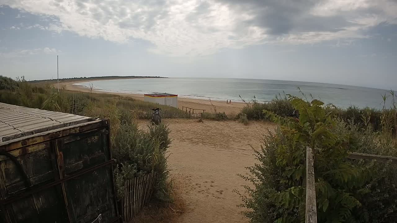 Saint-Denis-d'Oleron  Plage des Huttes Surf Beach Live Cam  - Rochefort, Charente-Maritime, Nouvelle-Aquitaine, France 