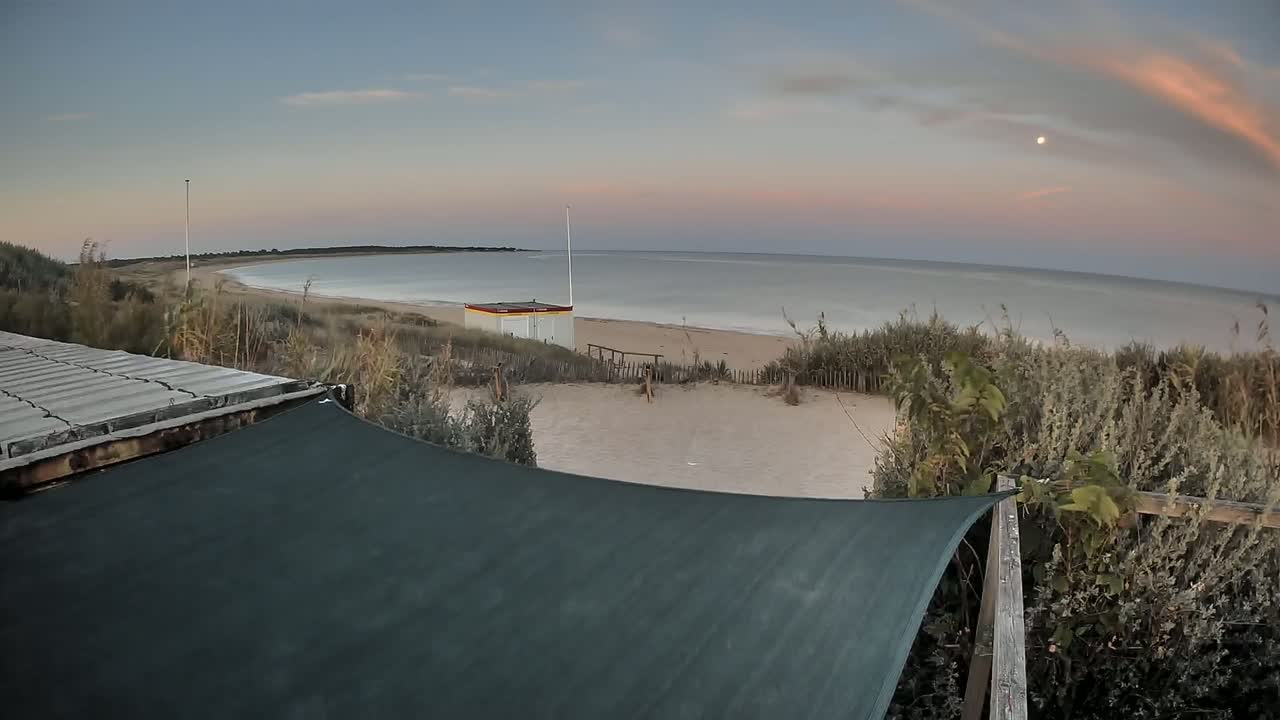 Saint-Denis-d'Oleron  Plage des Huttes Surf Beach Live Cam  - Rochefort, Charente-Maritime, Nouvelle-Aquitaine, France 