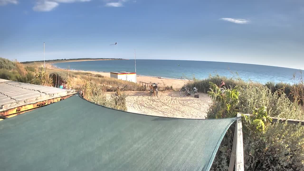 Saint-Denis-d'Oleron  Plage des Huttes Surf Beach Live Cam  - Rochefort, Charente-Maritime, Nouvelle-Aquitaine, France 