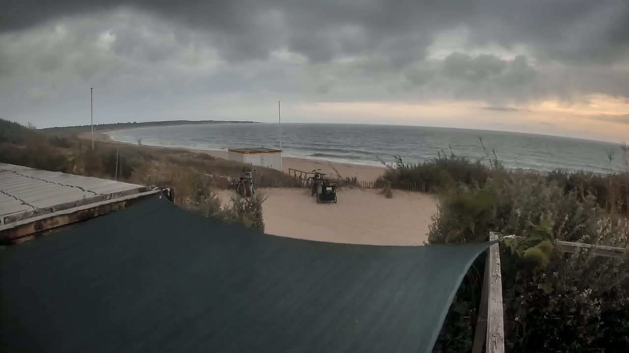 Saint-Denis-d'Oleron  Plage des Huttes Surf Beach Live Cam  - Rochefort, Charente-Maritime, Nouvelle-Aquitaine, France 