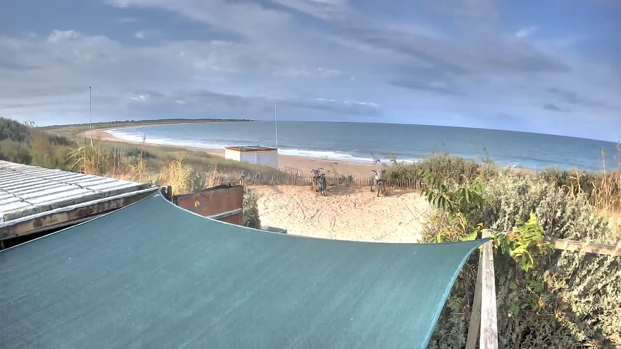Saint-Denis-d'Oleron  Plage des Huttes Surf Beach Live Cam  - Rochefort, Charente-Maritime, Nouvelle-Aquitaine, France 