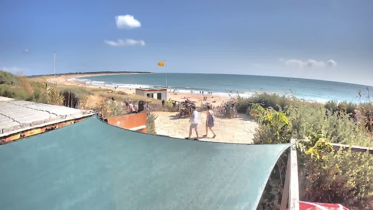 Saint-Denis-d'Oleron  Plage des Huttes Surf Beach Live Cam  - Rochefort, Charente-Maritime, Nouvelle-Aquitaine, France 