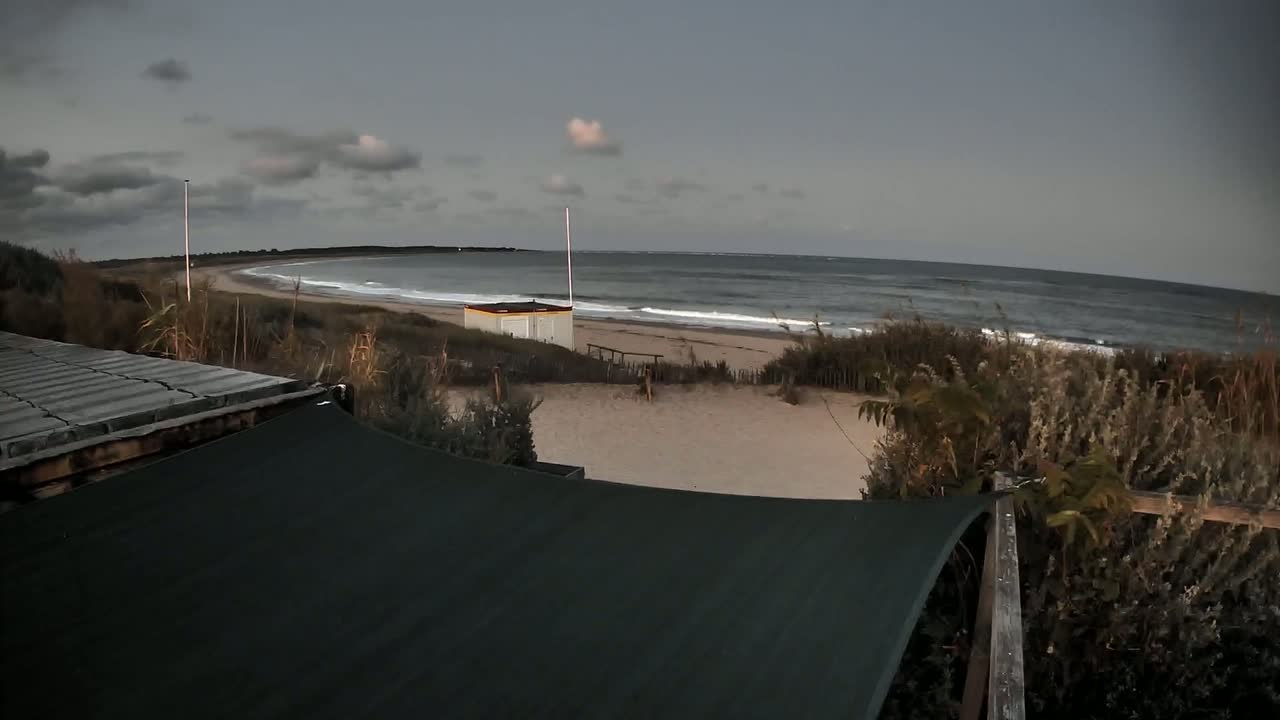 Saint-Denis-d'Oleron  Plage des Huttes Surf Beach Live Cam  - Rochefort, Charente-Maritime, Nouvelle-Aquitaine, France 