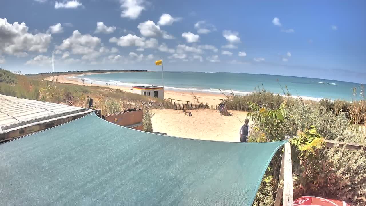 Saint-Denis-d'Oleron  Plage des Huttes Surf Beach Live Cam  - Rochefort, Charente-Maritime, Nouvelle-Aquitaine, France 