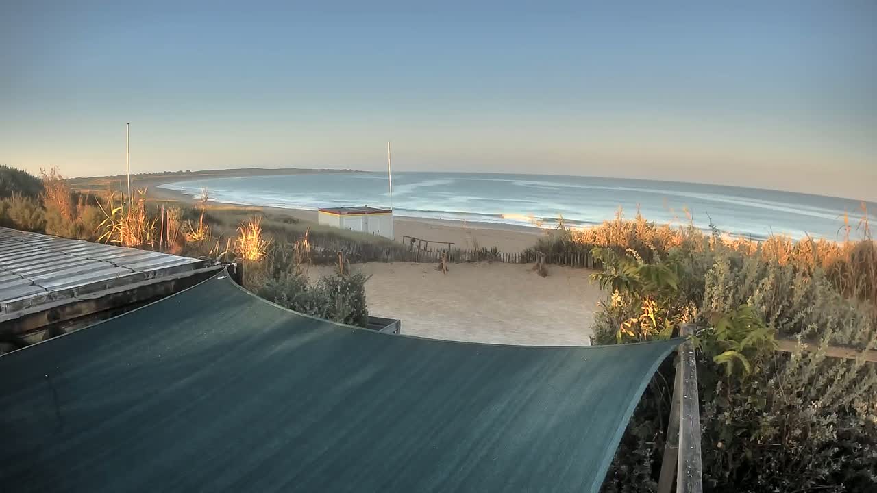 Saint-Denis-d'Oleron  Plage des Huttes Surf Beach Live Cam  - Rochefort, Charente-Maritime, Nouvelle-Aquitaine, France 