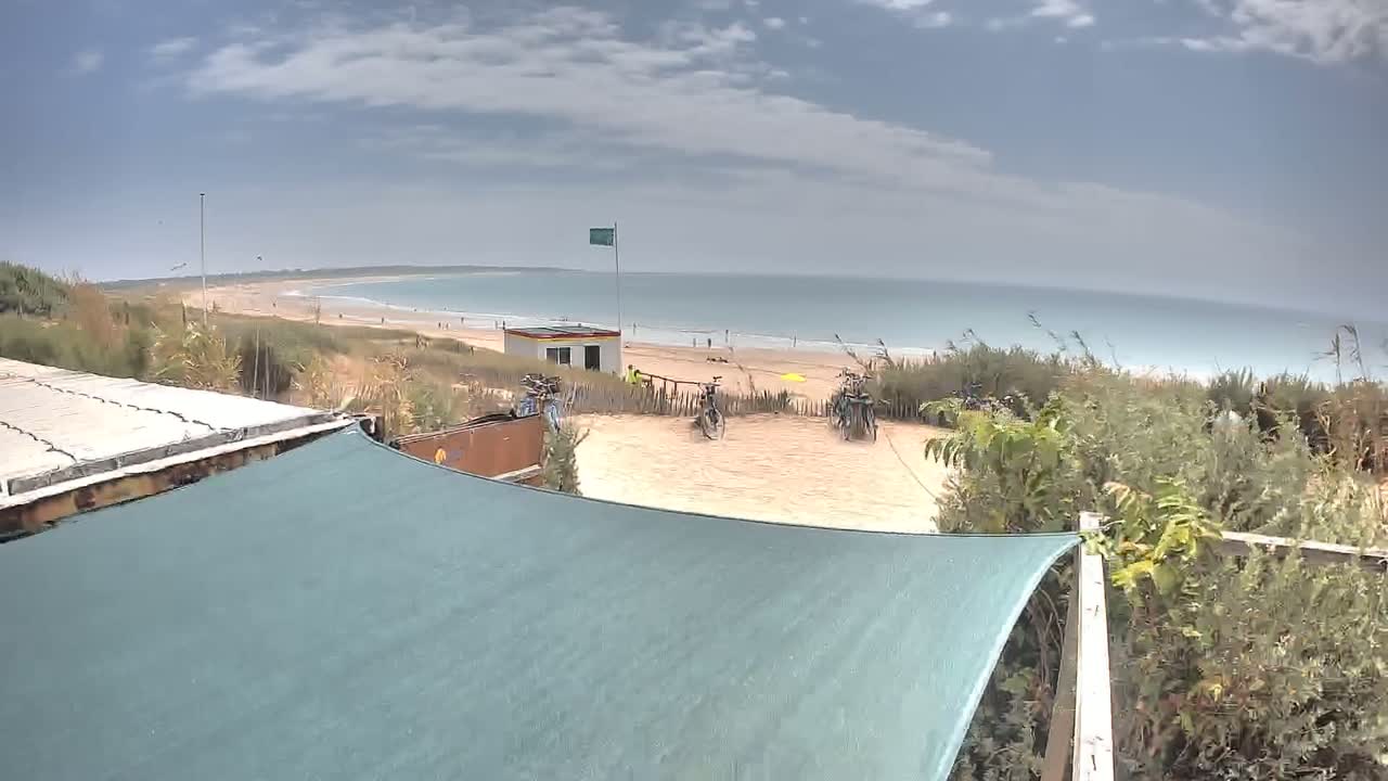 Saint-Denis-d'Oleron  Plage des Huttes Surf Beach Live Cam  - Rochefort, Charente-Maritime, Nouvelle-Aquitaine, France 