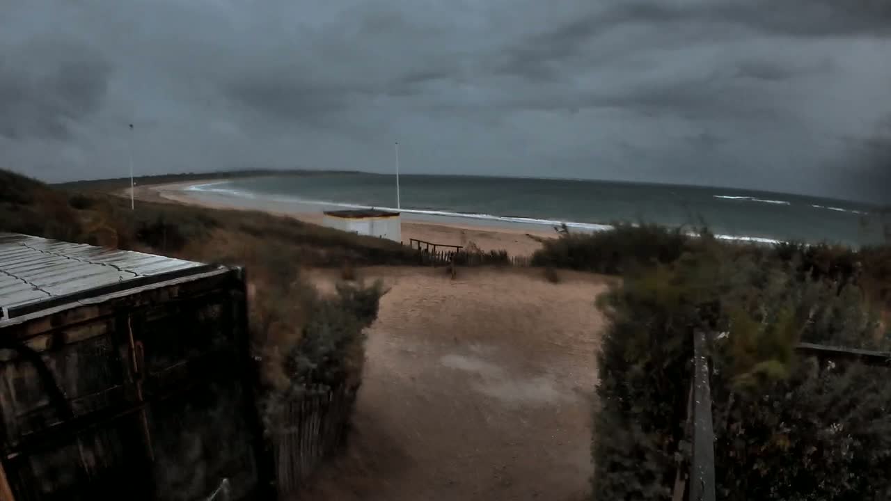 Saint-Denis-d'Oleron  Plage des Huttes Surf Beach Live Cam  - Rochefort, Charente-Maritime, Nouvelle-Aquitaine, France 