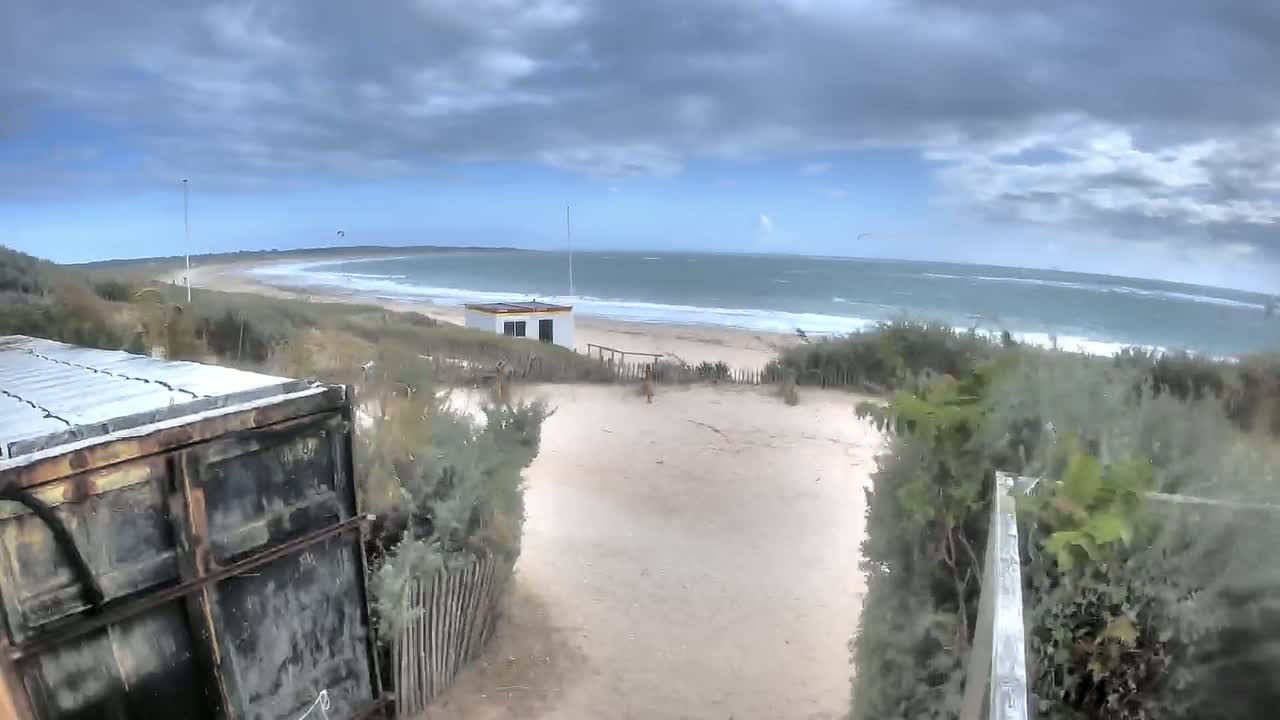 Saint-Denis-d'Oleron  Plage des Huttes Surf Beach Live Cam  - Rochefort, Charente-Maritime, Nouvelle-Aquitaine, France 