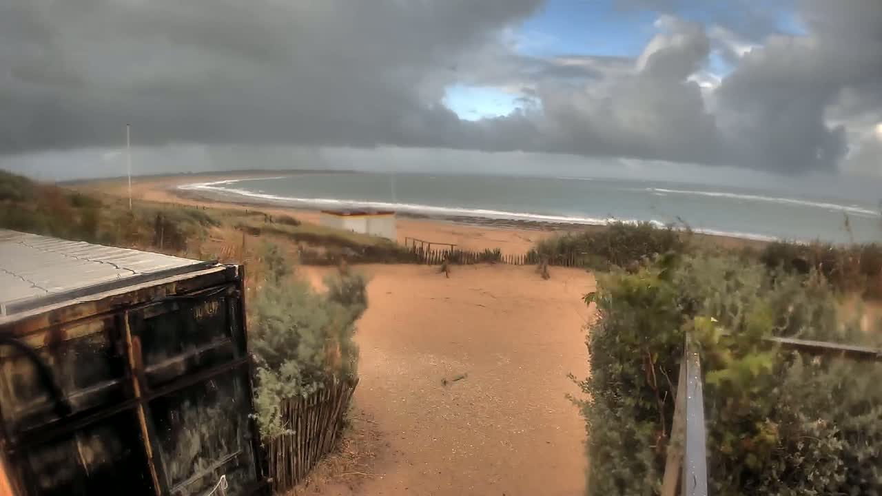 Saint-Denis-d'Oleron  Plage des Huttes Surf Beach Live Cam  - Rochefort, Charente-Maritime, Nouvelle-Aquitaine, France 