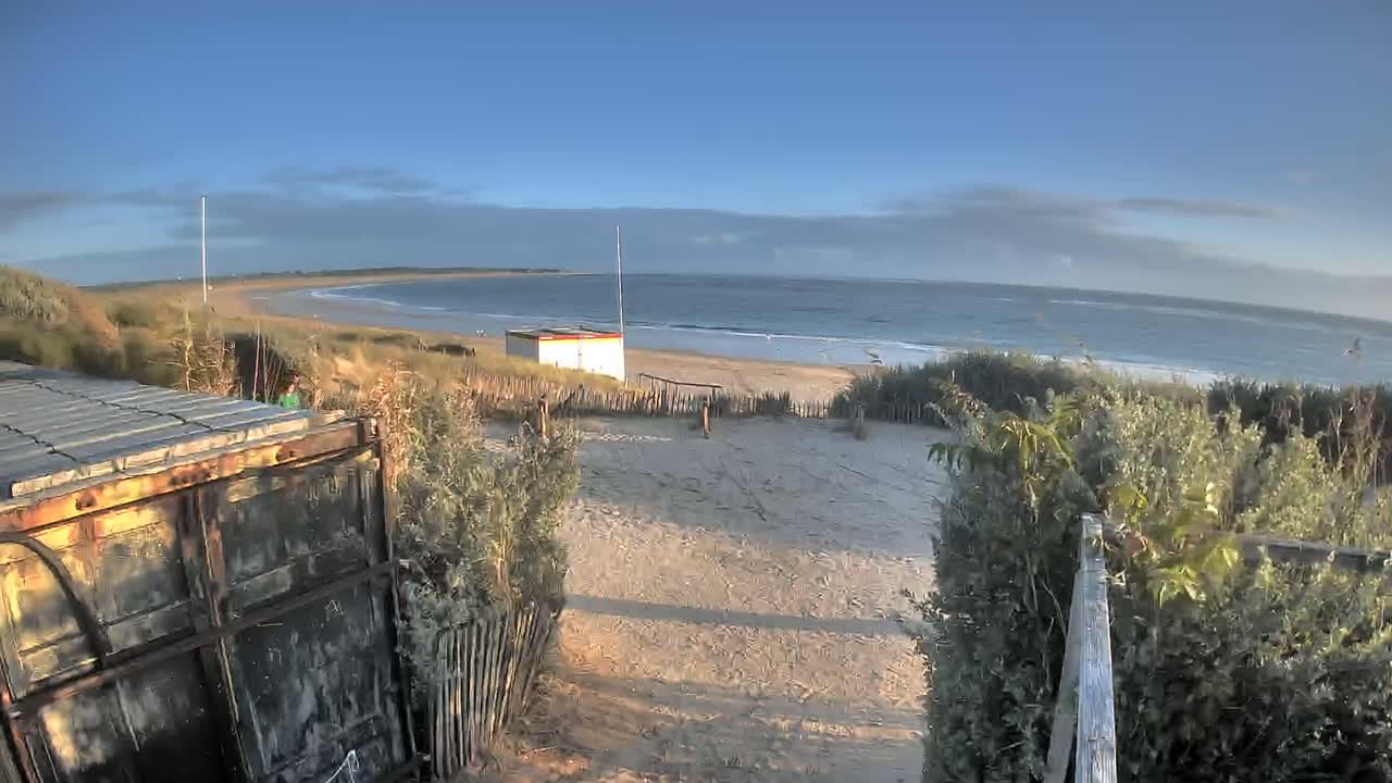 Saint-Denis-d'Oleron  Plage des Huttes Surf Beach Live Cam  - Rochefort, Charente-Maritime, Nouvelle-Aquitaine, France 