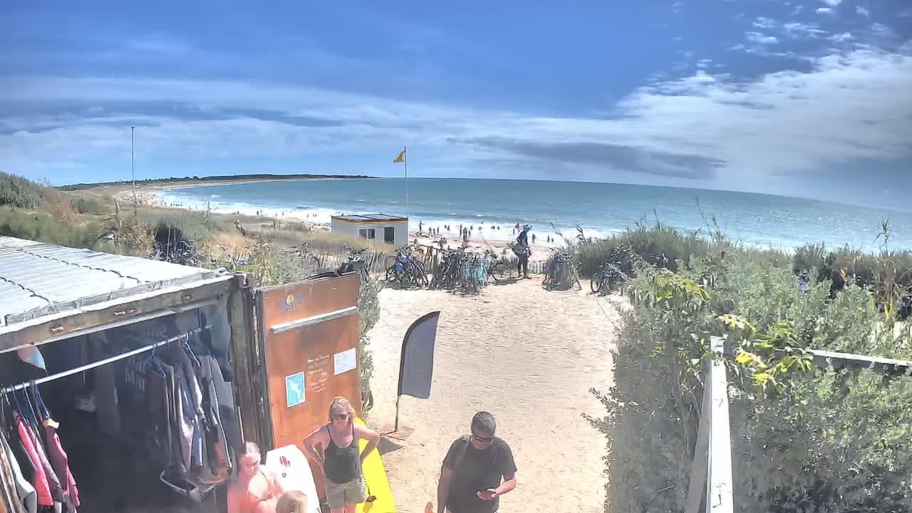 Saint-Denis-d'Oleron  Plage des Huttes Surf Beach Live Cam  - Rochefort, Charente-Maritime, Nouvelle-Aquitaine, France 
