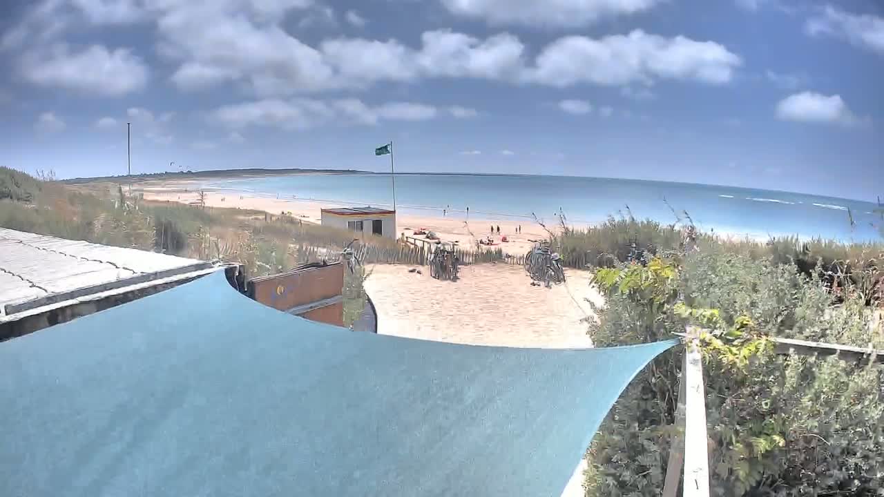 Saint-Denis-d'Oleron  Plage des Huttes Surf Beach Live Cam  - Rochefort, Charente-Maritime, Nouvelle-Aquitaine, France 