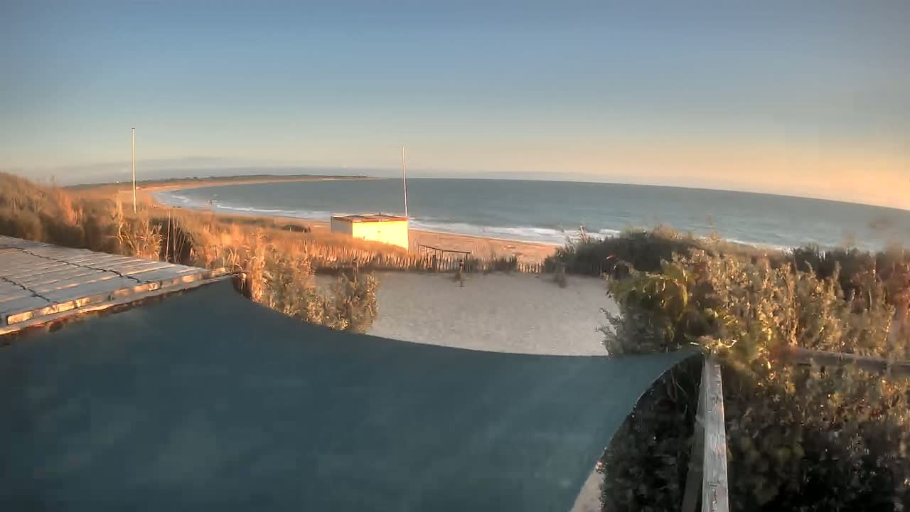 Saint-Denis-d'Oleron  Plage des Huttes Surf Beach Live Cam  - Rochefort, Charente-Maritime, Nouvelle-Aquitaine, France 