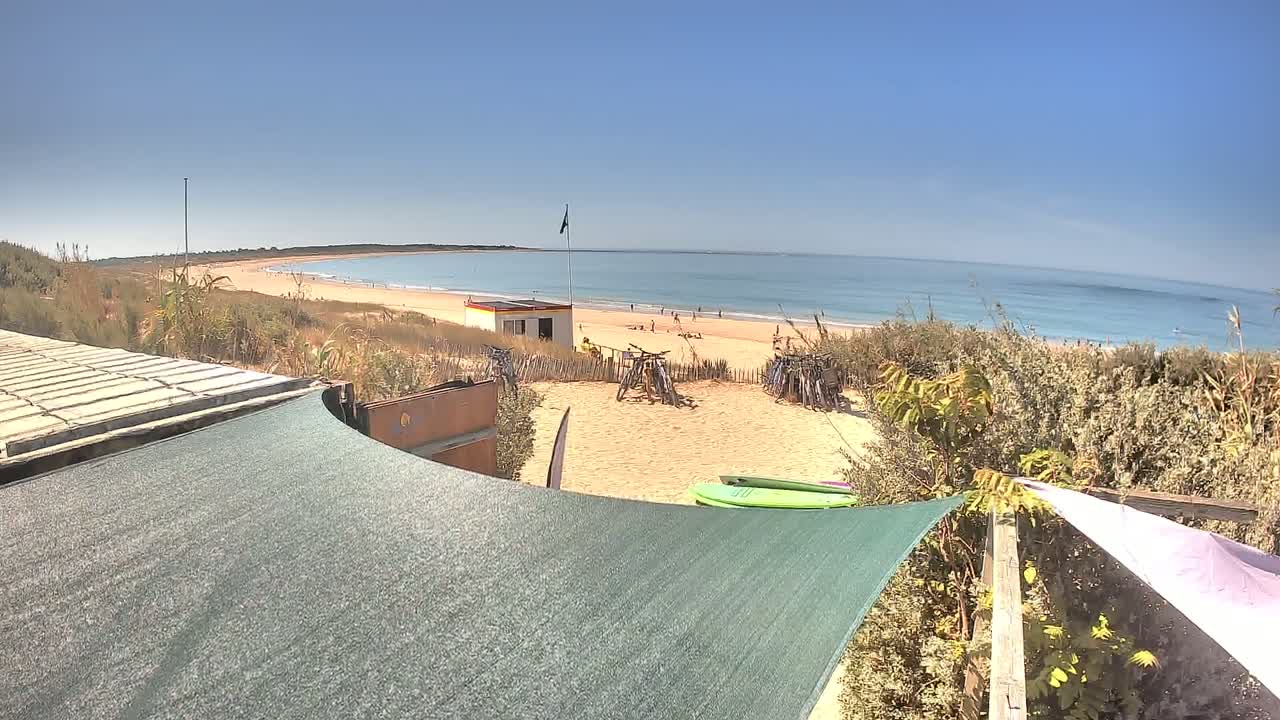 Saint-Denis-d'Oleron  Plage des Huttes Surf Beach Live Cam  - Rochefort, Charente-Maritime, Nouvelle-Aquitaine, France 