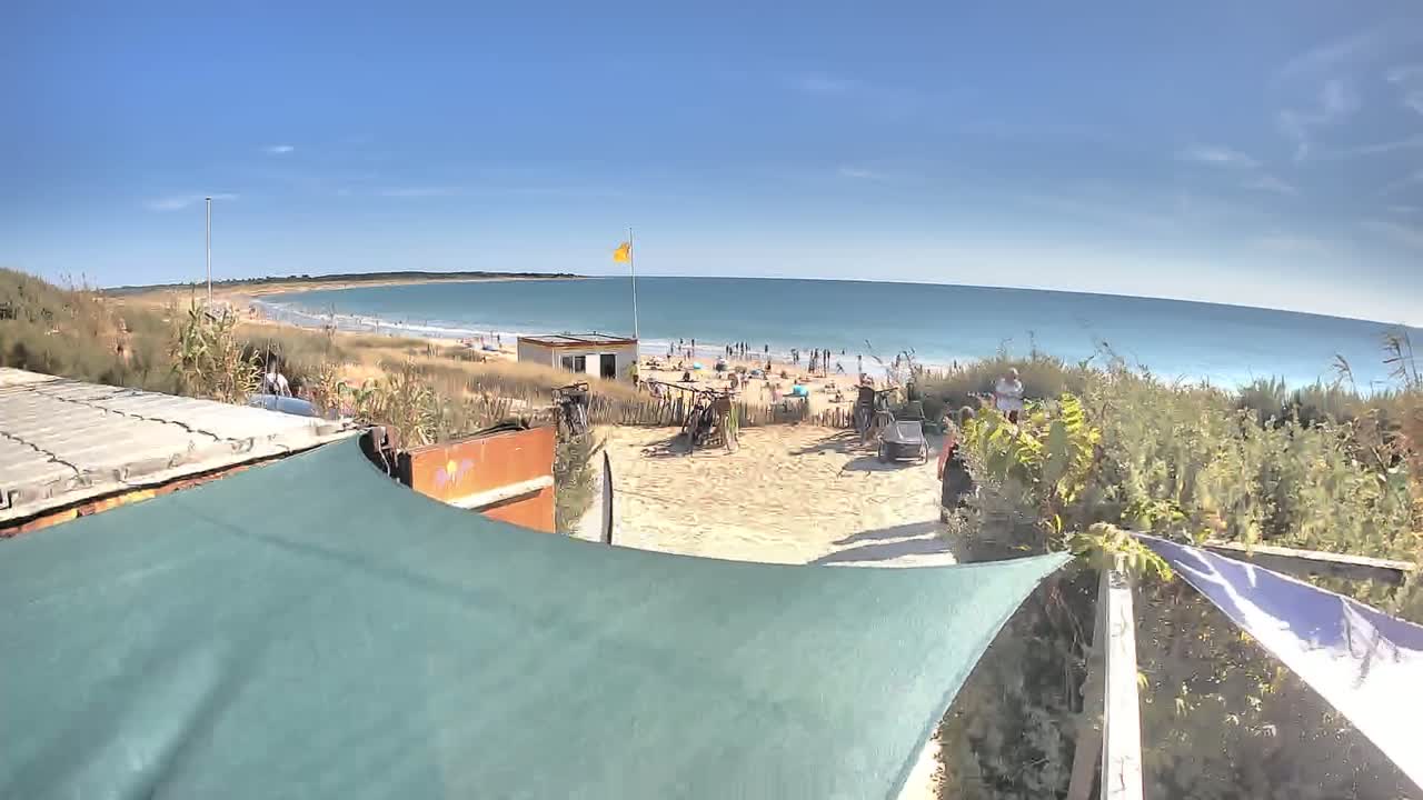 Saint-Denis-d'Oleron  Plage des Huttes Surf Beach Live Cam  - Rochefort, Charente-Maritime, Nouvelle-Aquitaine, France 