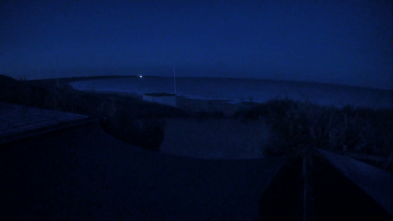 Saint-Denis-d'Oleron  Plage des Huttes Surf Beach Live Cam  - Rochefort, Charente-Maritime, Nouvelle-Aquitaine, France 