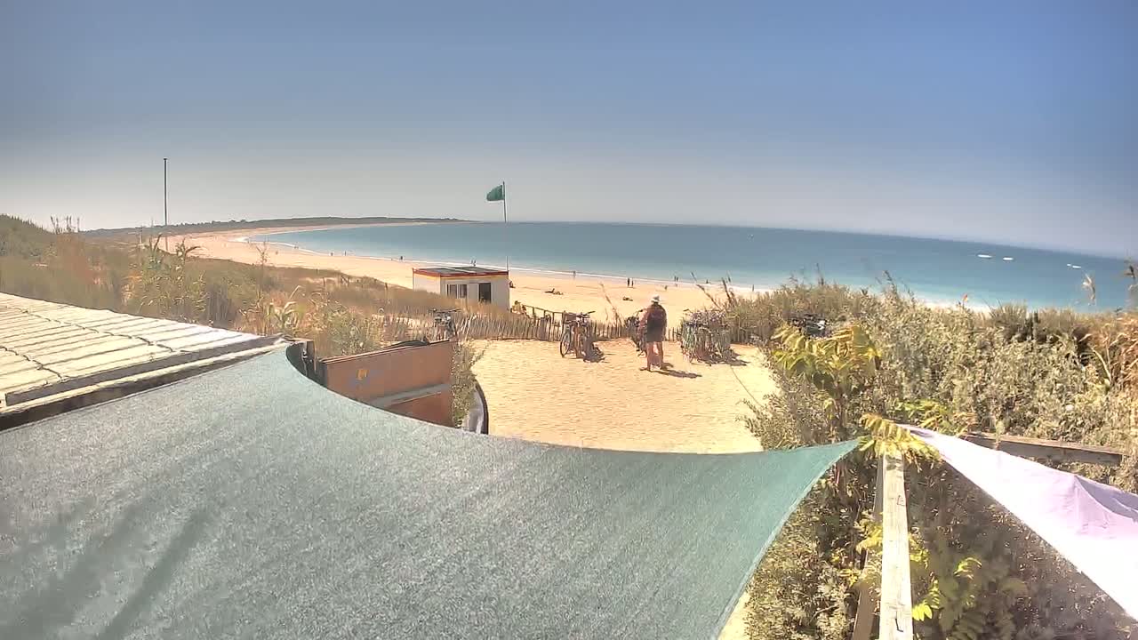 Saint-Denis-d'Oleron  Plage des Huttes Surf Beach Live Cam  - Rochefort, Charente-Maritime, Nouvelle-Aquitaine, France 