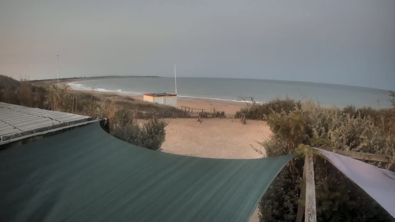 Saint-Denis-d'Oleron  Plage des Huttes Surf Beach Live Cam  - Rochefort, Charente-Maritime, Nouvelle-Aquitaine, France 