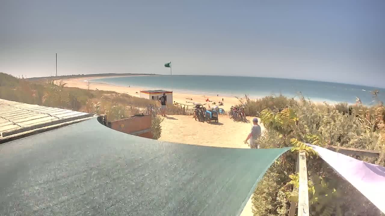 Saint-Denis-d'Oleron  Plage des Huttes Surf Beach Live Cam  - Rochefort, Charente-Maritime, Nouvelle-Aquitaine, France 