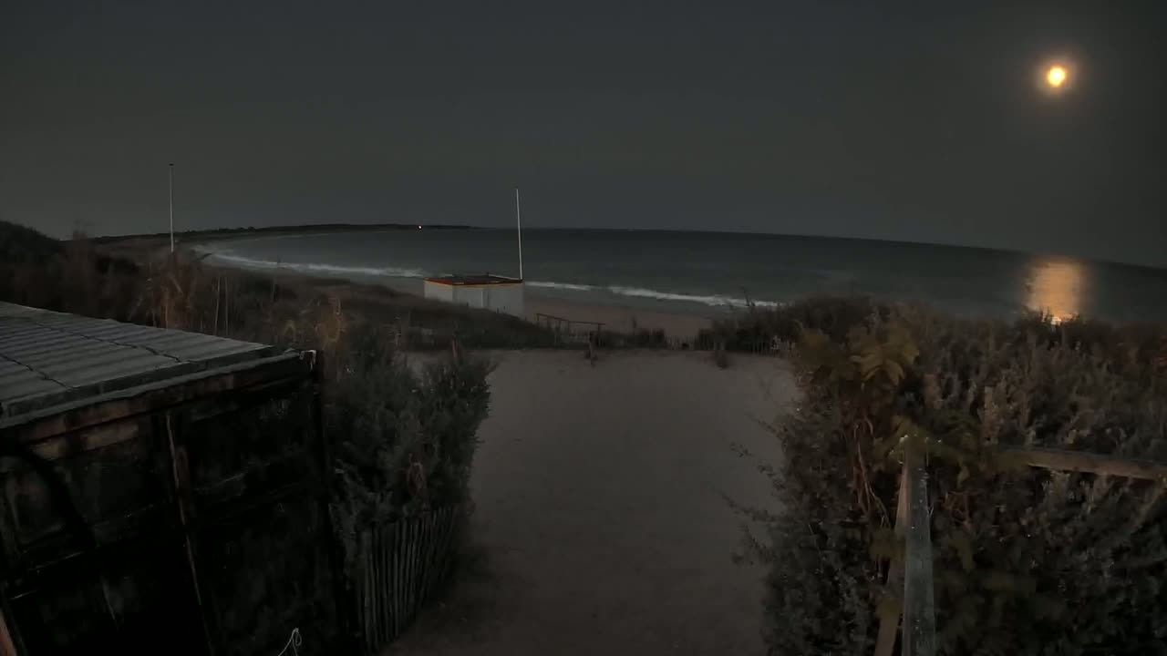 Saint-Denis-d'Oleron  Plage des Huttes Surf Beach Live Cam  - Rochefort, Charente-Maritime, Nouvelle-Aquitaine, France 