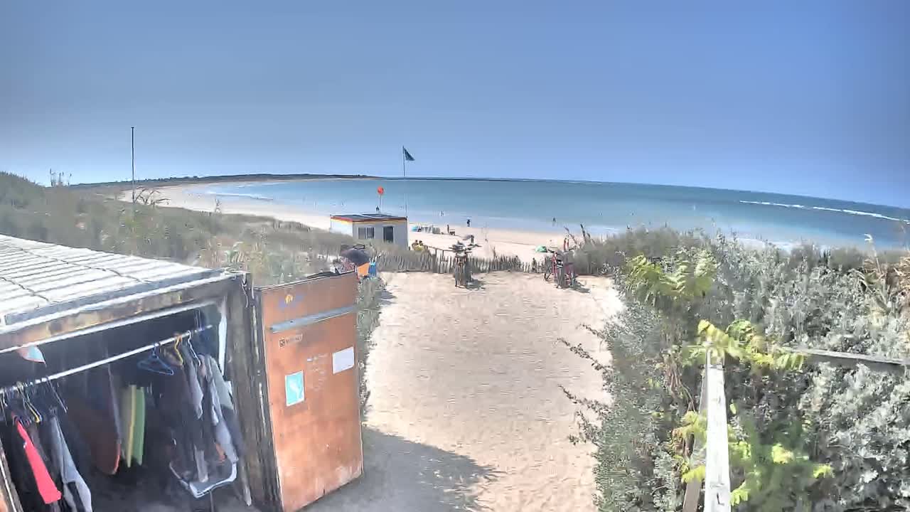 Saint-Denis-d'Oleron  Plage des Huttes Surf Beach Live Cam  - Rochefort, Charente-Maritime, Nouvelle-Aquitaine, France 