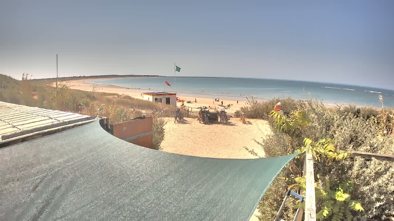 Saint-Denis-d'Oleron  Plage des Huttes Surf Beach Live Cam  - Rochefort, Charente-Maritime, Nouvelle-Aquitaine, France 