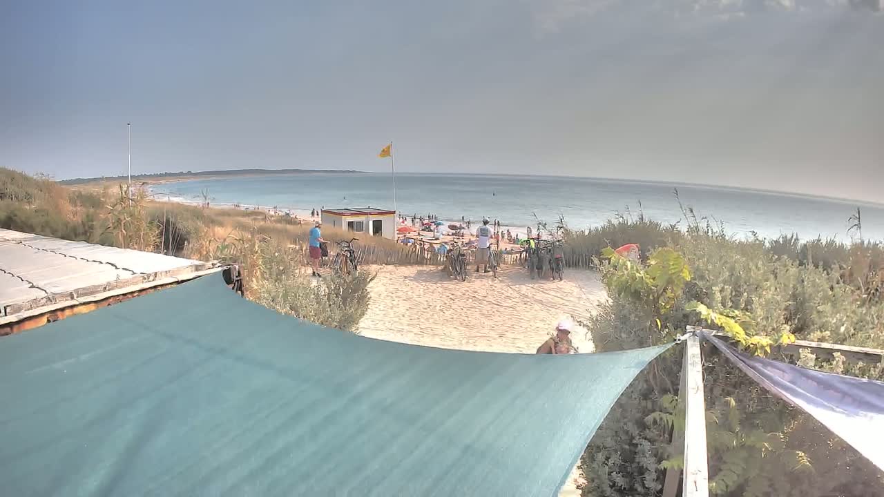 Saint-Denis-d'Oleron  Plage des Huttes Surf Beach Live Cam  - Rochefort, Charente-Maritime, Nouvelle-Aquitaine, France 