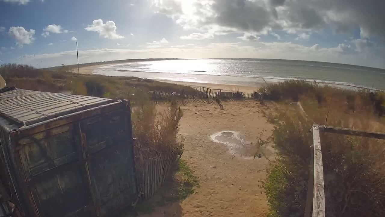 Saint-Denis-d'Oleron  Plage des Huttes Surf Beach Live Cam  - Rochefort, Charente-Maritime, Nouvelle-Aquitaine, France 