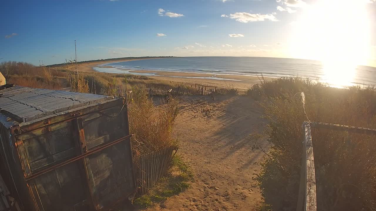 Saint-Denis-d'Oleron  Plage des Huttes Surf Beach Live Cam  - Rochefort, Charente-Maritime, Nouvelle-Aquitaine, France 