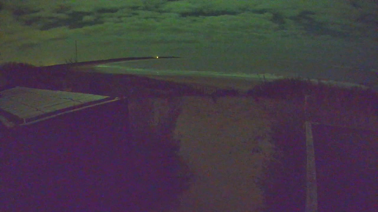 Saint-Denis-d'Oleron  Plage des Huttes Surf Beach Live Cam  - Rochefort, Charente-Maritime, Nouvelle-Aquitaine, France 