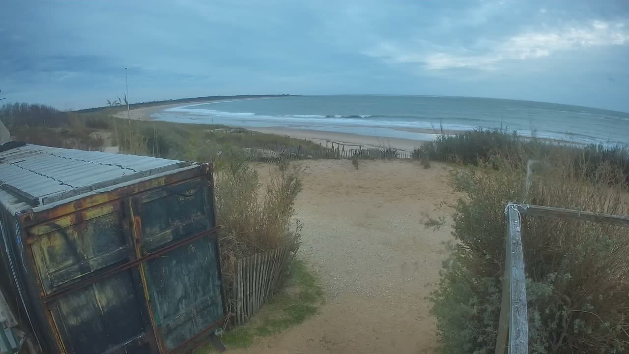 Saint-Denis-d'Oleron  Plage des Huttes Surf Beach Live Cam  - Rochefort, Charente-Maritime, Nouvelle-Aquitaine, France 