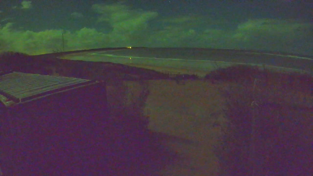 Saint-Denis-d'Oleron  Plage des Huttes Surf Beach Live Cam  - Rochefort, Charente-Maritime, Nouvelle-Aquitaine, France 