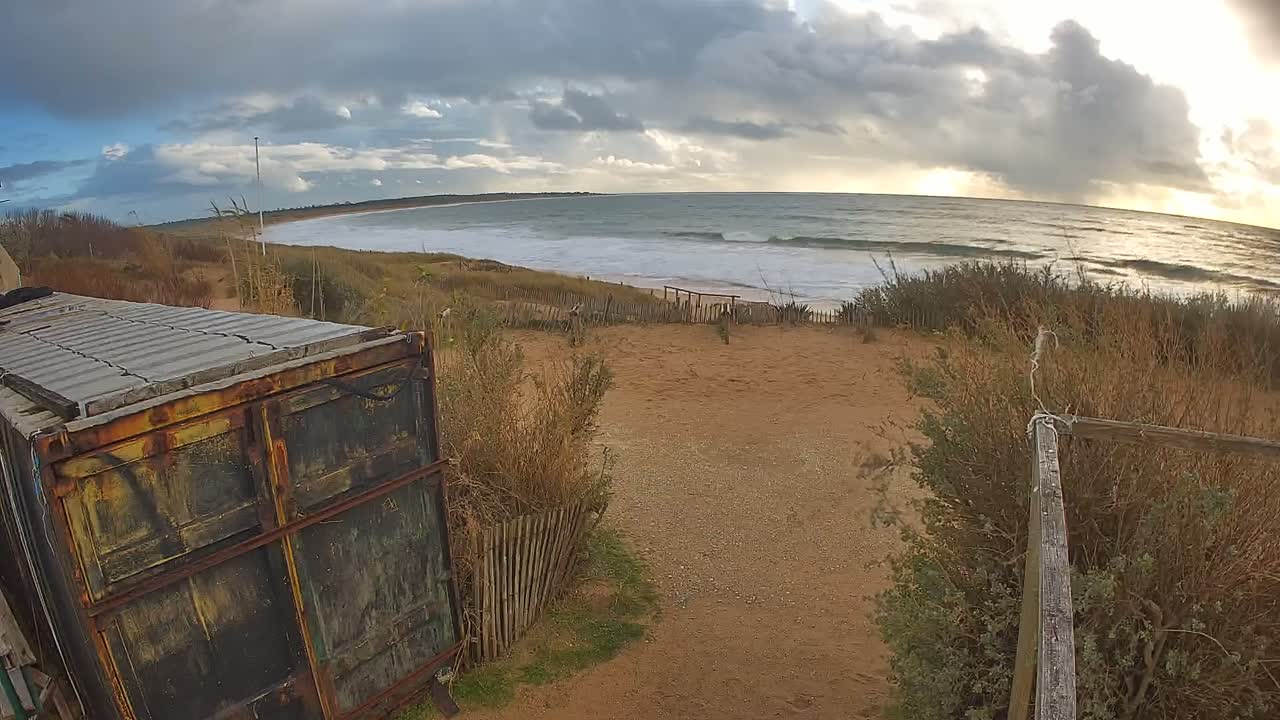 Saint-Denis-d'Oleron  Plage des Huttes Surf Beach Live Cam  - Rochefort, Charente-Maritime, Nouvelle-Aquitaine, France 