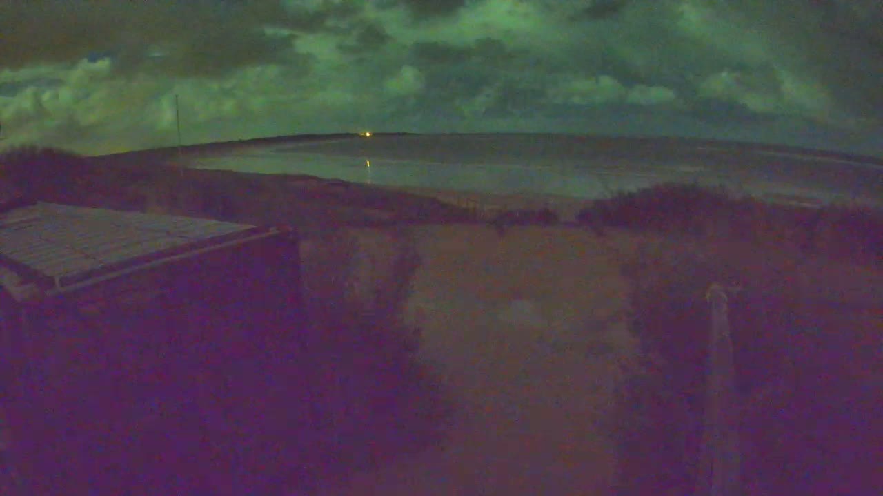 Saint-Denis-d'Oleron  Plage des Huttes Surf Beach Live Cam  - Rochefort, Charente-Maritime, Nouvelle-Aquitaine, France 