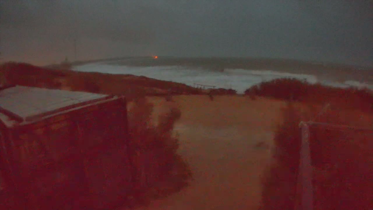 Saint-Denis-d'Oleron  Plage des Huttes Surf Beach Live Cam  - Rochefort, Charente-Maritime, Nouvelle-Aquitaine, France 