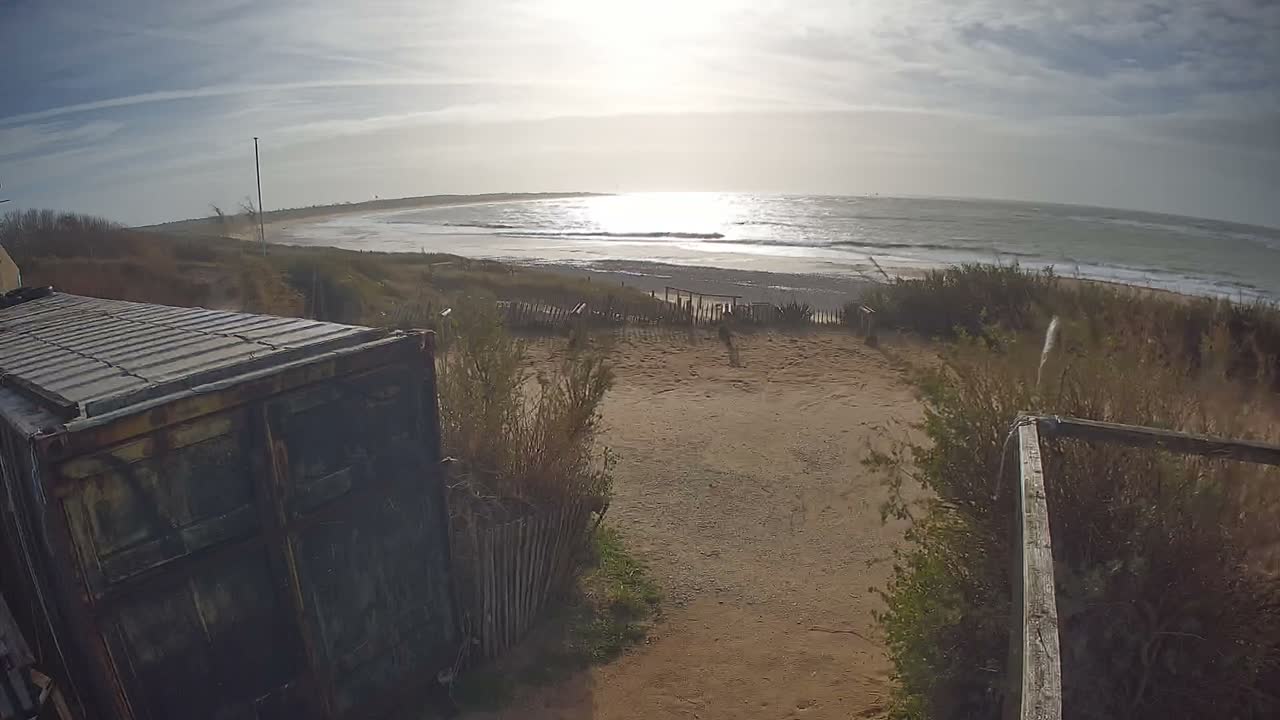 Saint-Denis-d'Oleron  Plage des Huttes Surf Beach Live Cam  - Rochefort, Charente-Maritime, Nouvelle-Aquitaine, France 