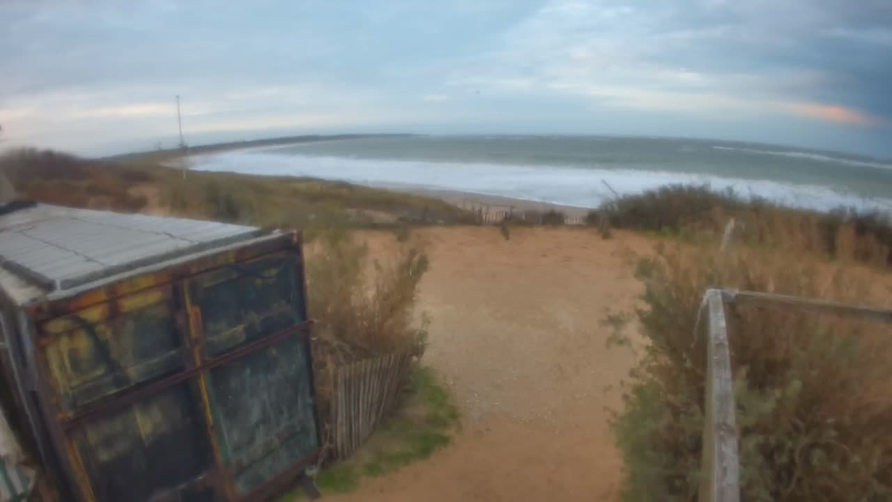 Saint-Denis-d'Oleron  Plage des Huttes Surf Beach Live Cam  - Rochefort, Charente-Maritime, Nouvelle-Aquitaine, France 