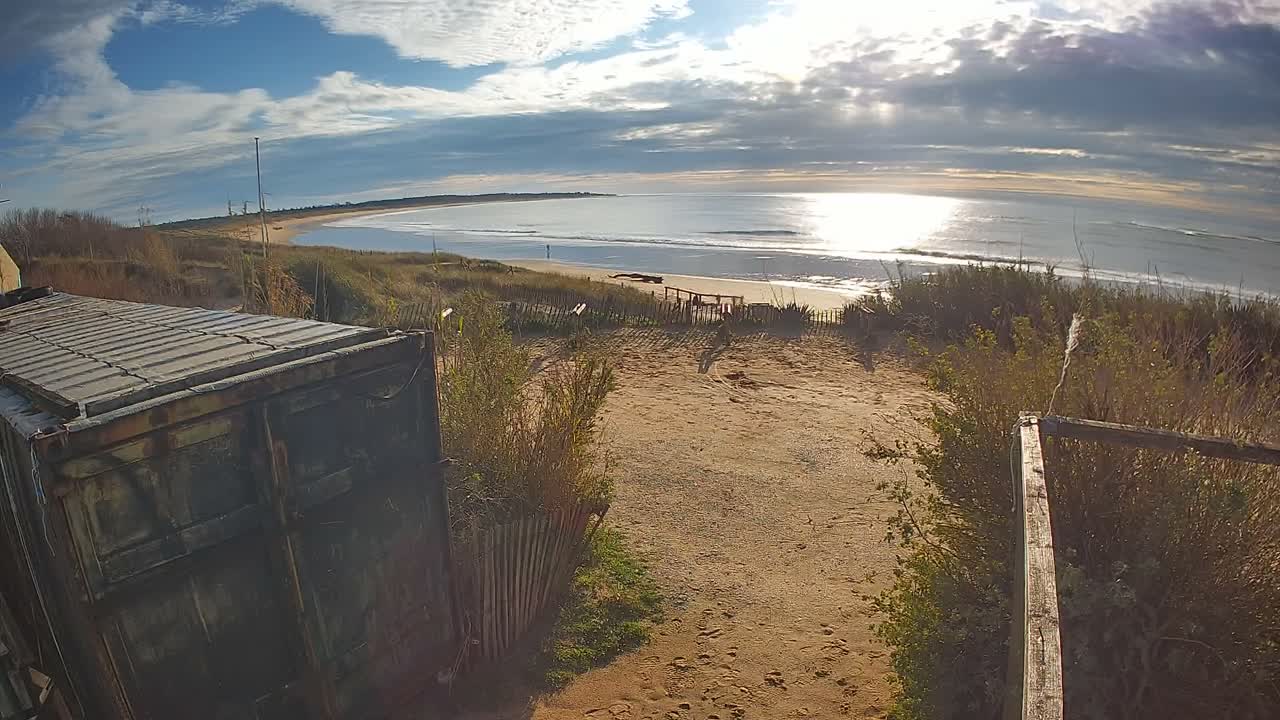 Saint-Denis-d'Oleron  Plage des Huttes Surf Beach Live Cam  - Rochefort, Charente-Maritime, Nouvelle-Aquitaine, France 