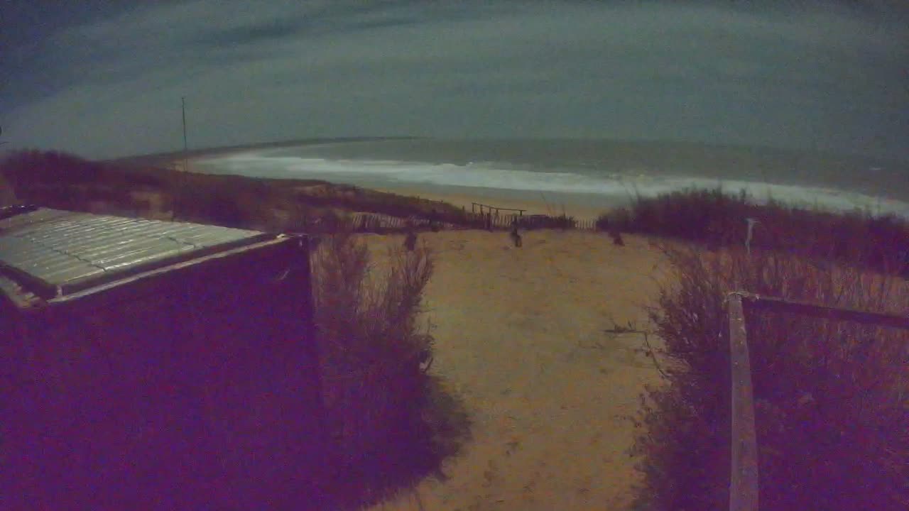 Saint-Denis-d'Oleron  Plage des Huttes Surf Beach Live Cam  - Rochefort, Charente-Maritime, Nouvelle-Aquitaine, France 