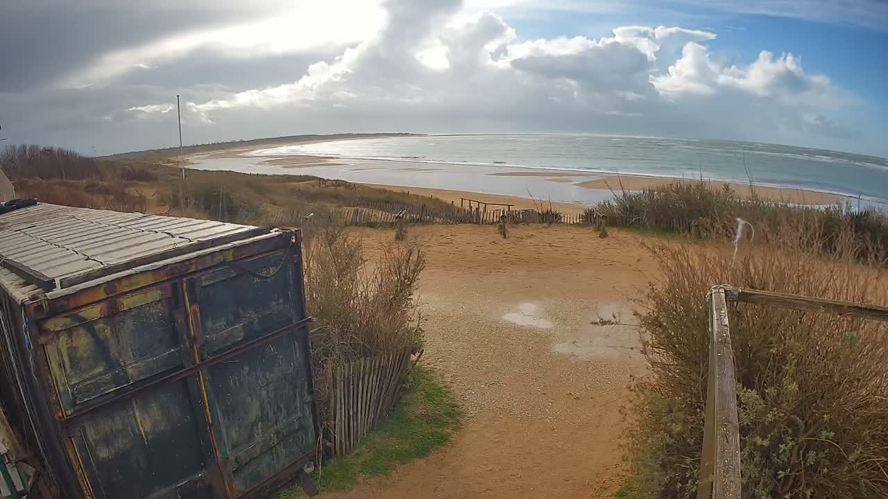 Saint-Denis-d'Oleron  Plage des Huttes Surf Beach Live Cam  - Rochefort, Charente-Maritime, Nouvelle-Aquitaine, France 
