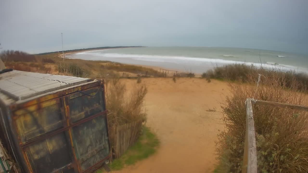 Saint-Denis-d'Oleron  Plage des Huttes Surf Beach Live Cam  - Rochefort, Charente-Maritime, Nouvelle-Aquitaine, France 