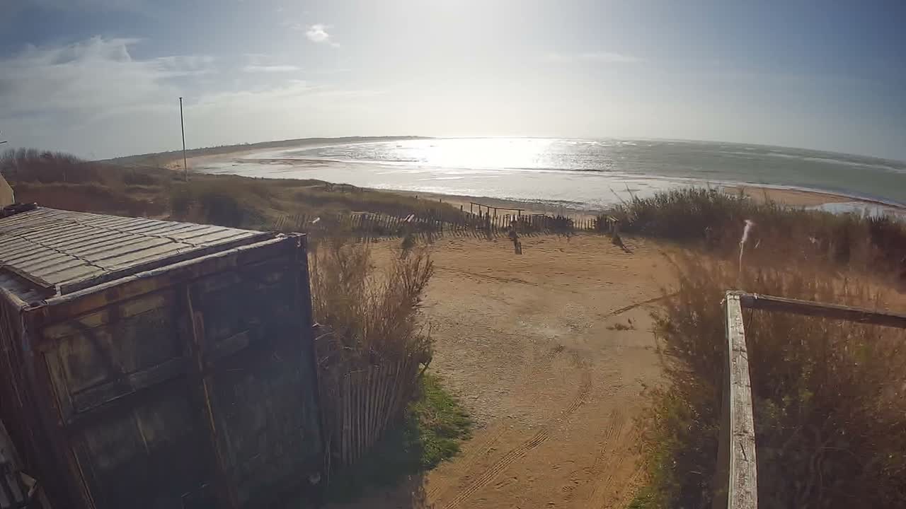 Saint-Denis-d'Oleron  Plage des Huttes Surf Beach Live Cam  - Rochefort, Charente-Maritime, Nouvelle-Aquitaine, France 