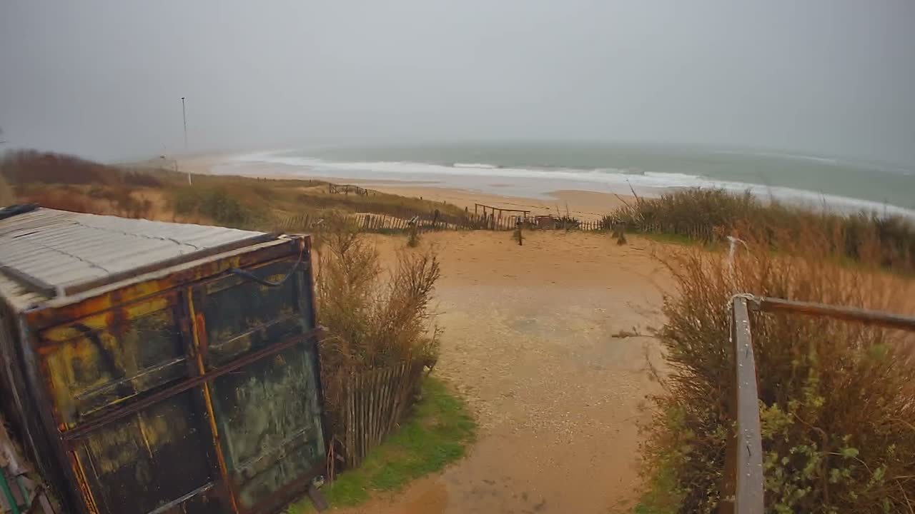 Saint-Denis-d'Oleron  Plage des Huttes Surf Beach Live Cam  - Rochefort, Charente-Maritime, Nouvelle-Aquitaine, France 