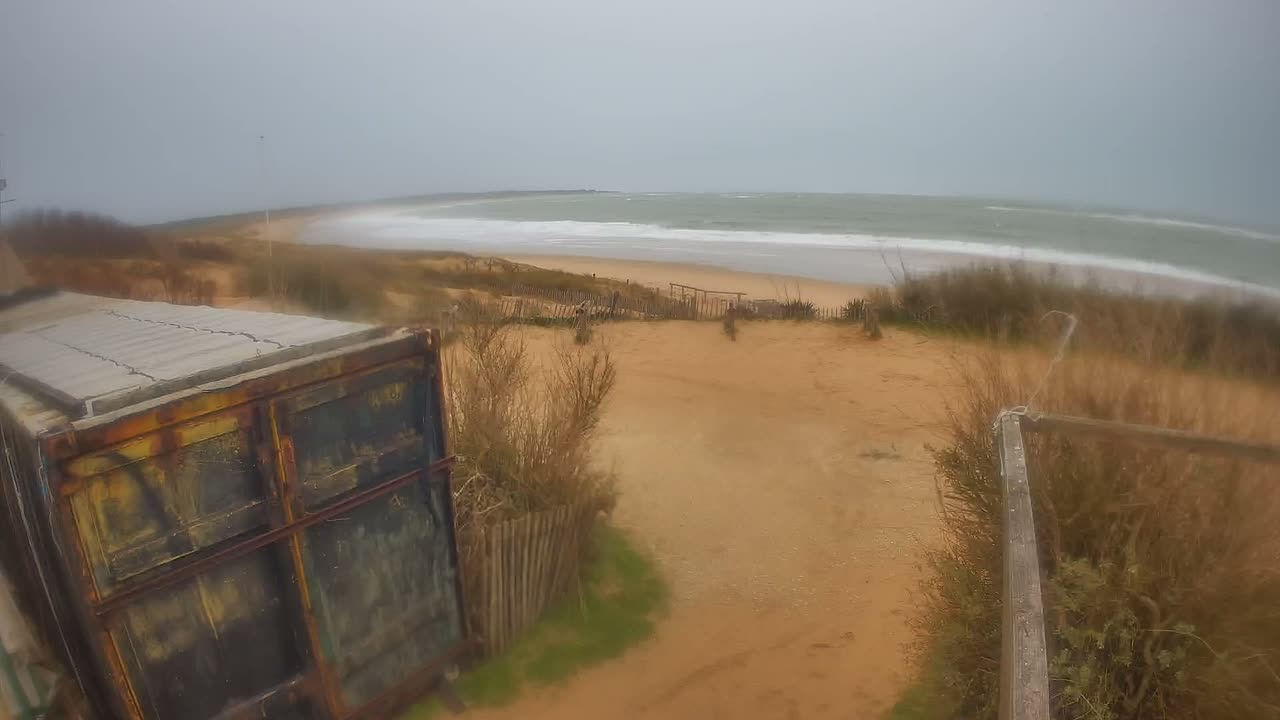 Saint-Denis-d'Oleron  Plage des Huttes Surf Beach Live Cam  - Rochefort, Charente-Maritime, Nouvelle-Aquitaine, France 