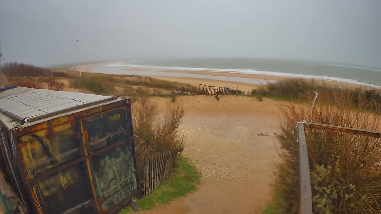 Saint-Denis-d'Oleron  Plage des Huttes Surf Beach Live Cam  - Rochefort, Charente-Maritime, Nouvelle-Aquitaine, France 